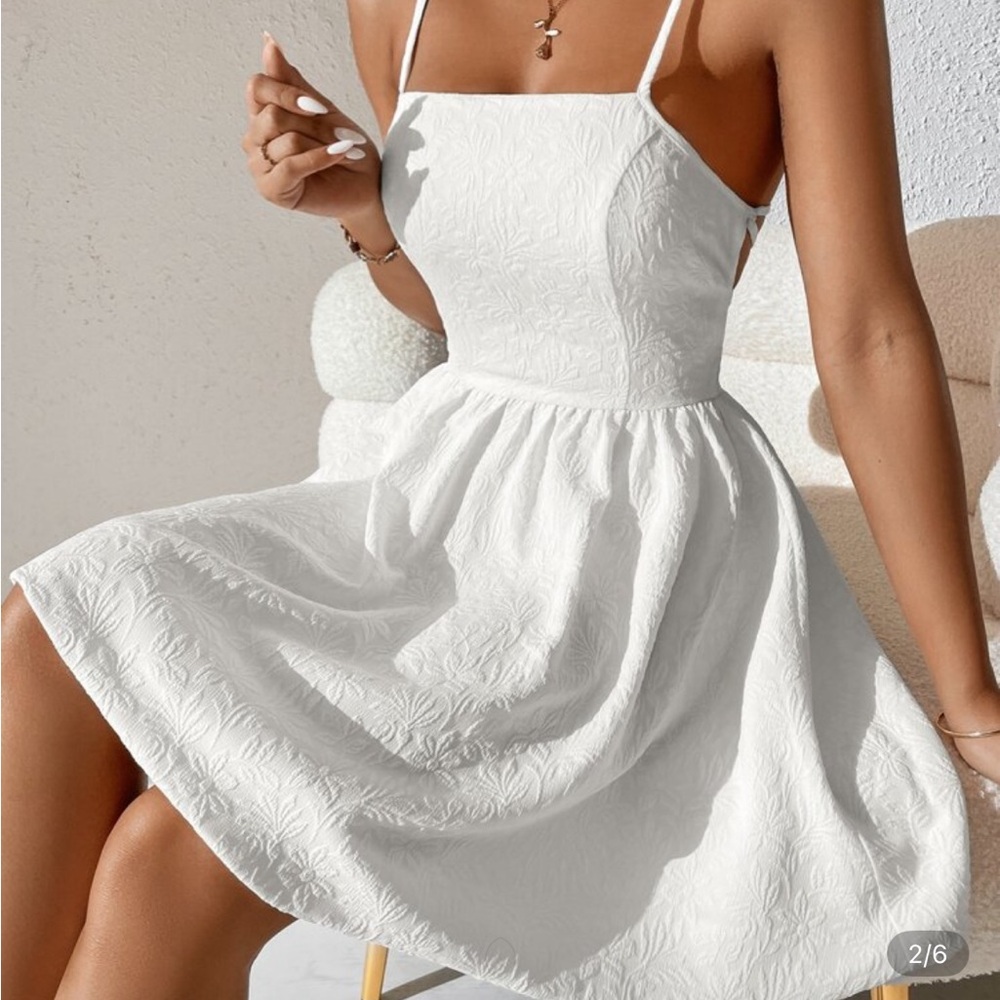 Elegant White Sleeveless Dress